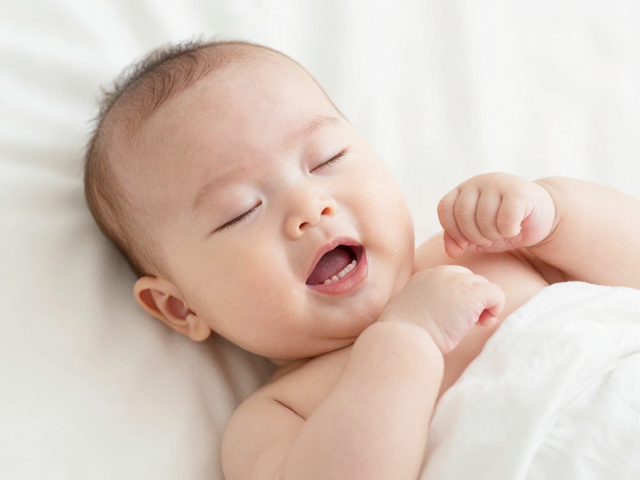 宝宝断奶期牙齿萌出?提供安静睡眠空间助恢复