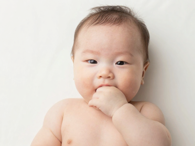宝宝断奶后皮肤瘙痒?控制陌生人接触防过敏,家长必看