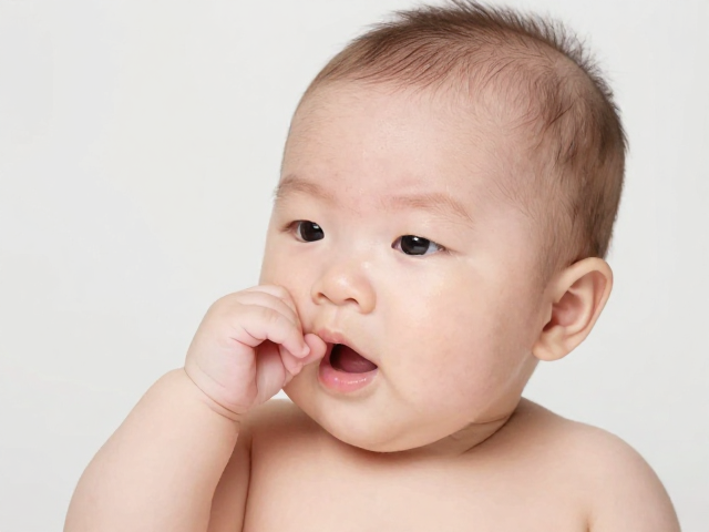 宝宝断奶后皮肤瘙痒?控制陌生人接触防过敏,家长必看