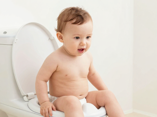 宝宝如厕训练遇噪音干扰?3步脱敏法,轻松适应嘈杂环境