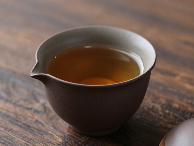 器型美学与茶汤感官的互动关系