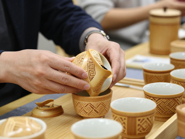 几何纹饰在竹雕茶具中的美学表达与技法解析