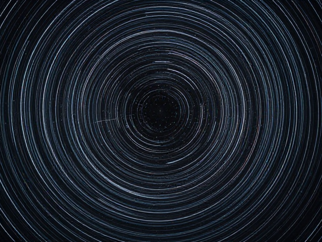 太阳星轨交织,轻盈悬浮感营造极致视觉盛宴