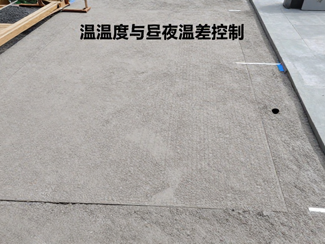 温湿度与昼夜温差控制，底材铺设关键要点与施工指南
