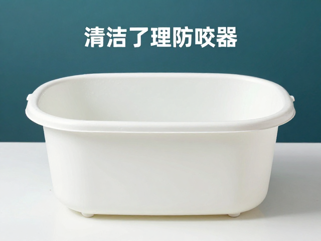 清洁打理防咬伤，宠物容器擦拭指南与避坑技巧