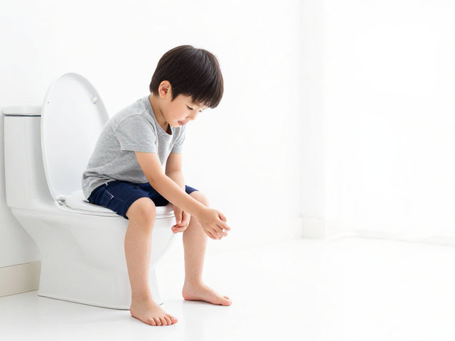孩子定点如厕总失败？高配合度家庭互动手法，搞定玩具引导难题