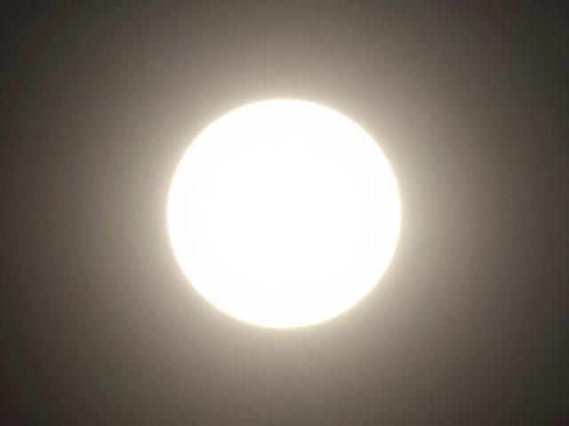 太阳与负空间留白，天体自然现象下的极致光影美学