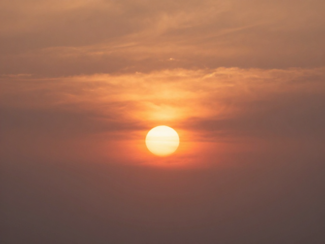 太阳黄昏霞光下的轴对称构图,打造极致视觉平衡之美