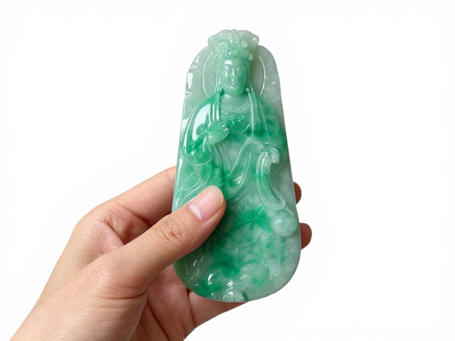 翡翠鉴赏，品相标准下的触摸弹性与防御姿态解析