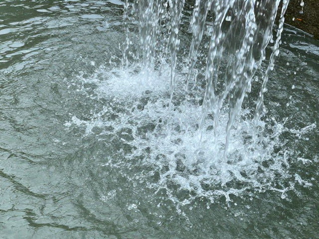 雨季水质波动大？弱碱水，均匀水流循环，打造稳定健康饮水环境