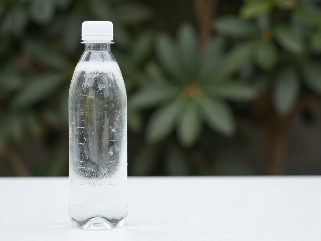 弱碱水无悬浮颗粒，富含钙镁离子，健康饮水新选择