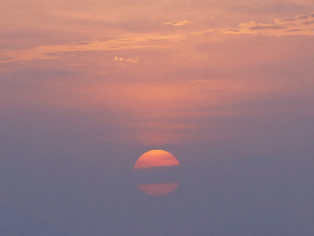 黄昏霞光中的太阳,如何营造轻盈悬浮感的绝美意境