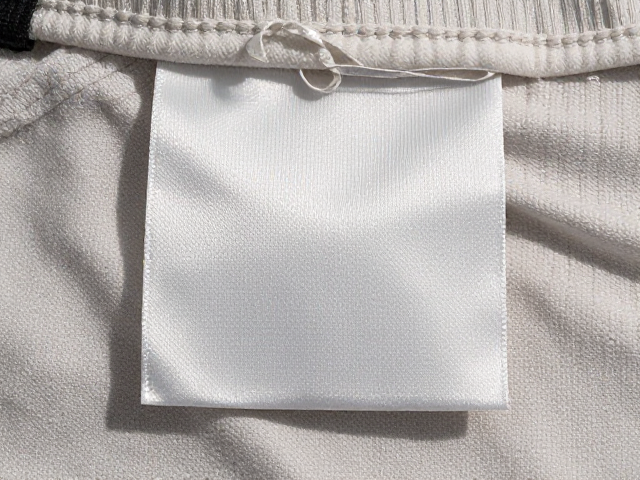 纯棉衣服怎么辨真假？看水洗标成分，纹理与纯色组合更靠谱