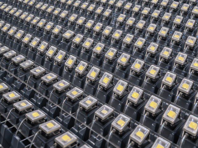 小型灯珠排列方式与塑料件厚度关系,提升LED散热与光效的关键