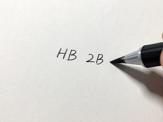 学生作业选HB还是2B？光滑纸配H类防洇墨更清晰
