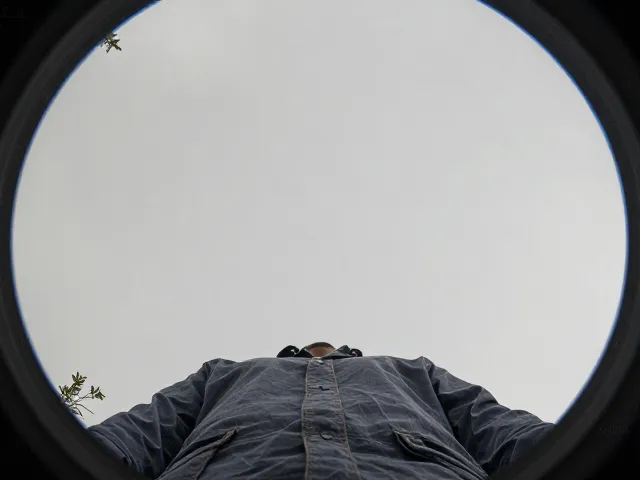 AI算法修正边缘拉伸畸变,鱼眼拍摄人物近距离站位避坑指南