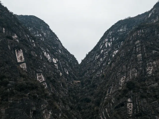 略俯机位拍对称山水,绝美构图技巧与取景指南