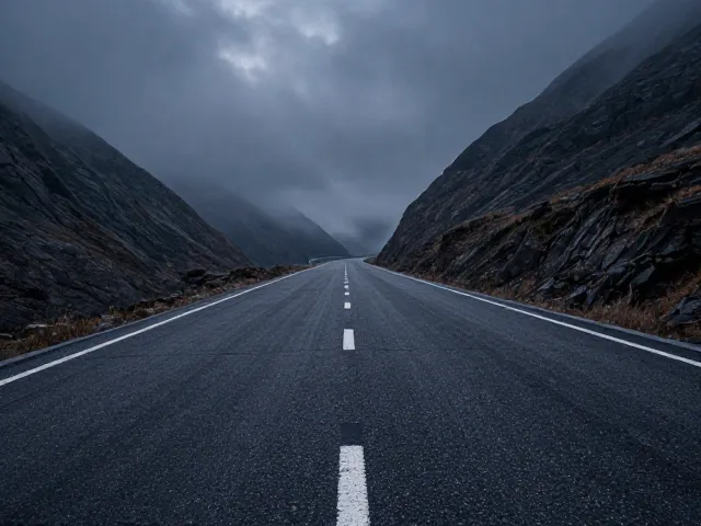 山间公路雾景夜景拍摄，快门线定格绝美瞬间