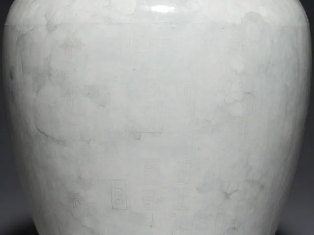 仿古白瓷构件款识鉴定与瓷片镶嵌工艺解析