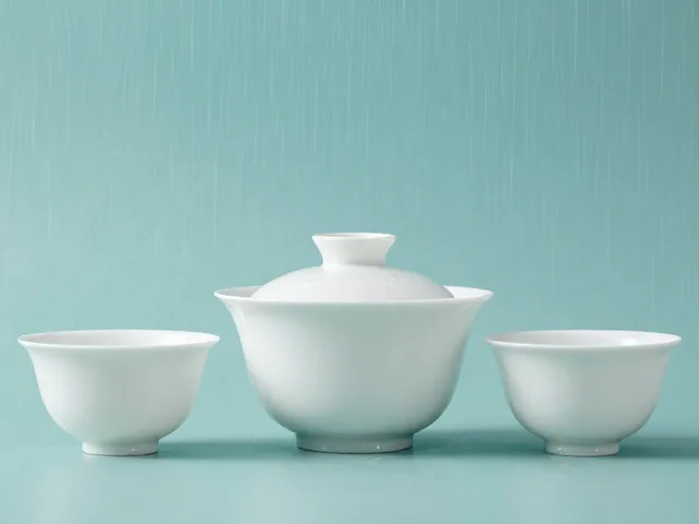 天青釉色:雨过天青的视觉哲学