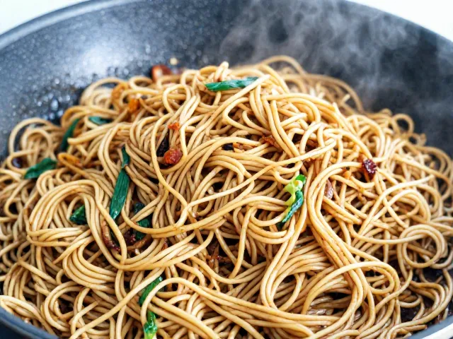 火候与食材的博弈：炒制过程中的细节掌控