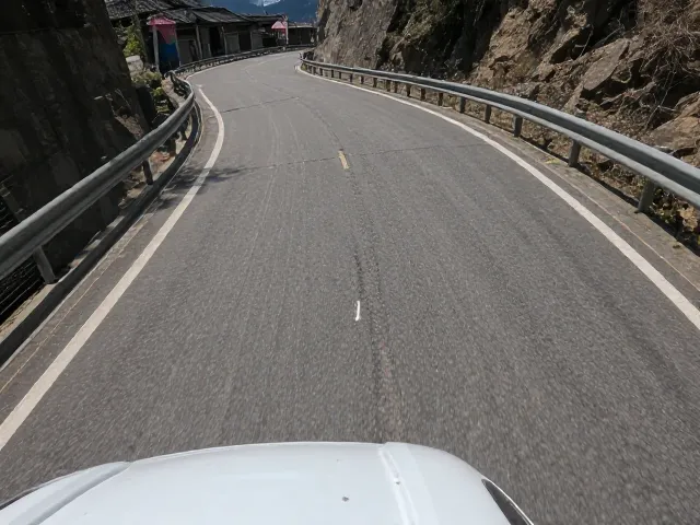 压弯过程中的车辆动态与操控反馈