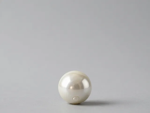 灰色系珍珠白摆件,极简风家居软装灵感与选购指南