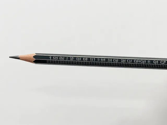 铅笔针管笔刻度不匀导致误差?字母数字模板修正指南