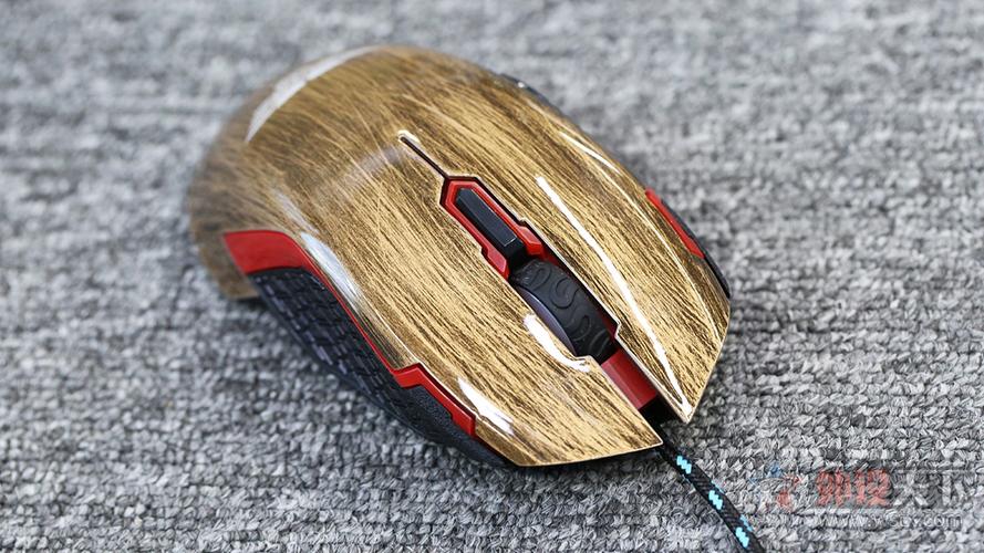 玩家使用鼠标进行游戏