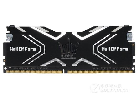 内存规格标签特写，显示频率和容量信息