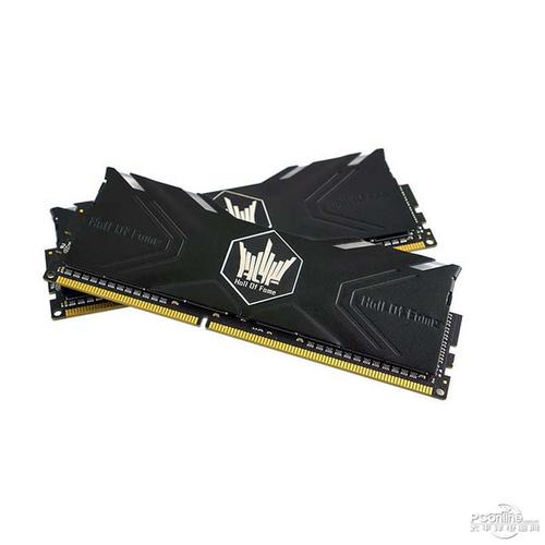 台式机内部硬件布局，突出内存安装位置