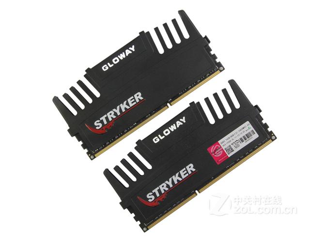 用户选择电脑硬件的决策场景，展示不同产品选项