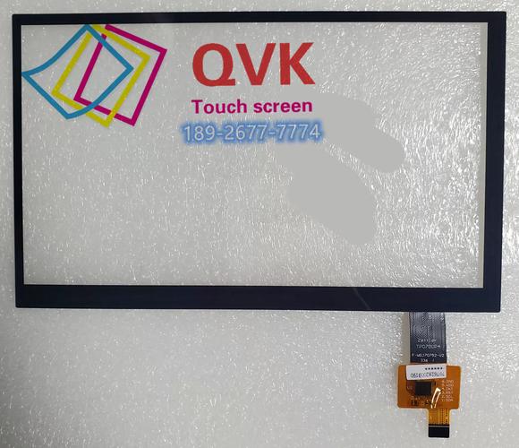 价格标签与固态硬盘放在一起