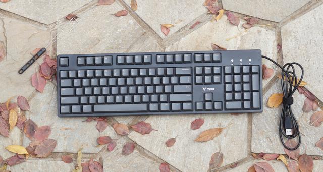 性价比图表，对比V860与其他键盘