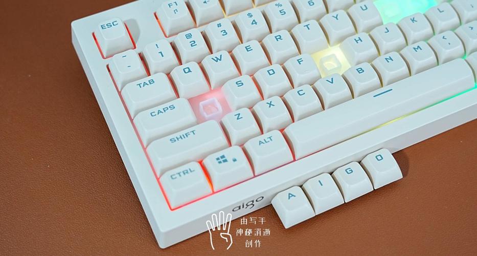 爱国者FG108 vs 山业GSKB065E 深度对比：复古机械与超薄无线键盘如何选？