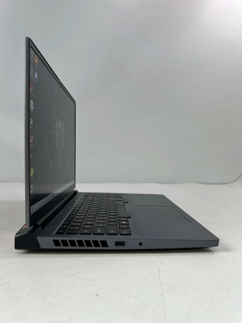 价格标签与货币符号，象征性价比分析