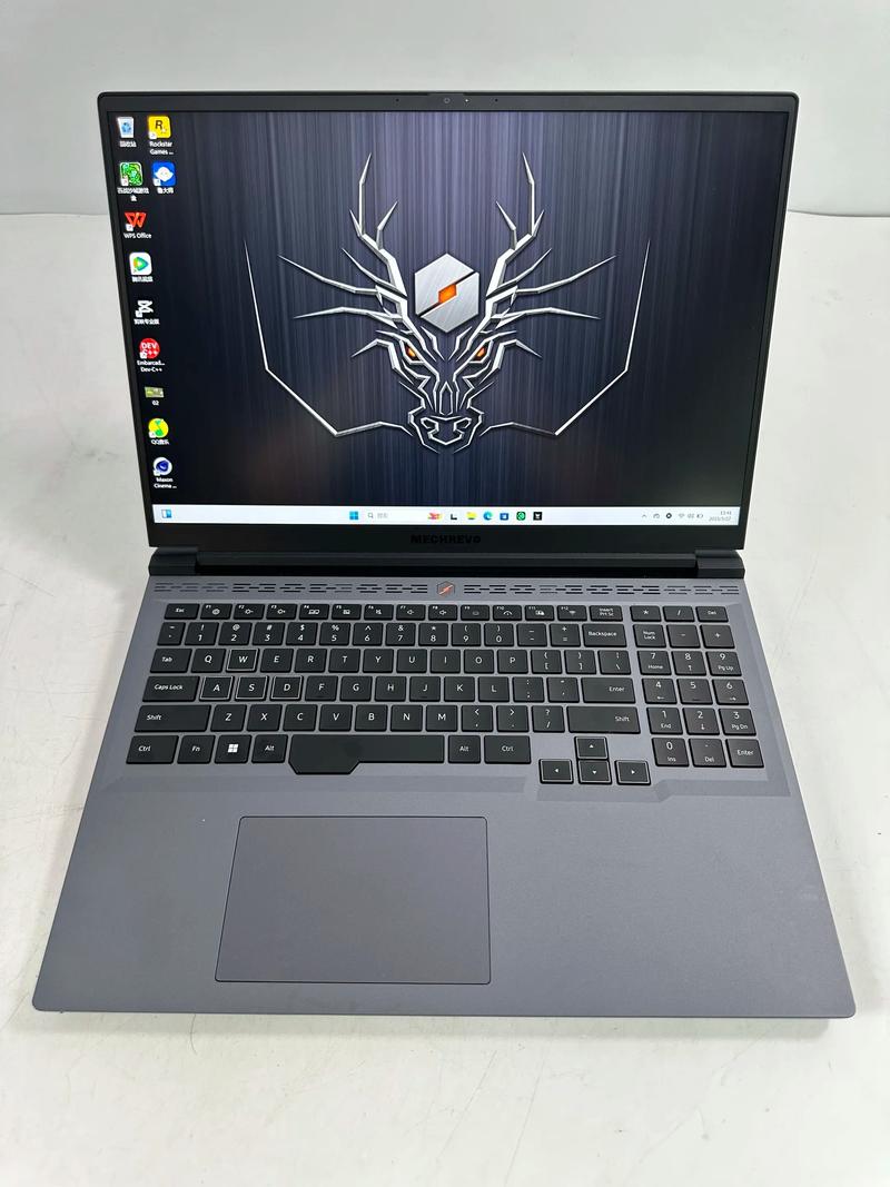 不同尺寸固态硬盘对比展示