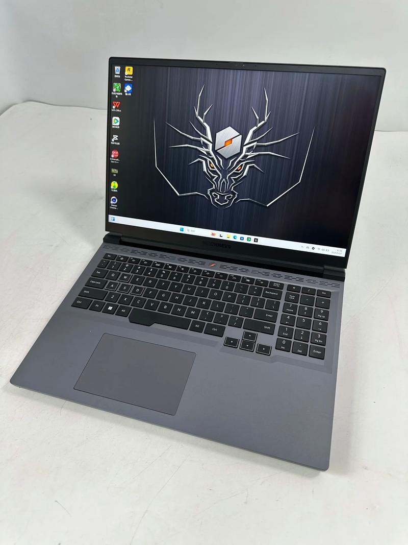 电脑性能测试软件界面显示硬盘速度