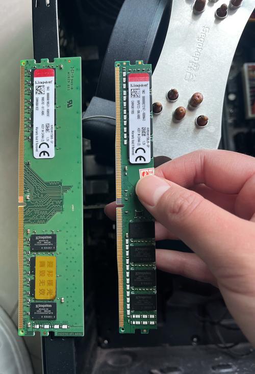 金士顿骇客神条FURY 32GB DDR4 2400深度评测:高性价比大容量内存套装