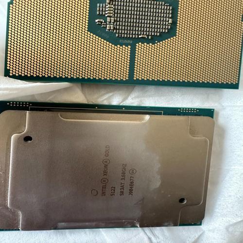 办公场景中的电脑，代表日常使用