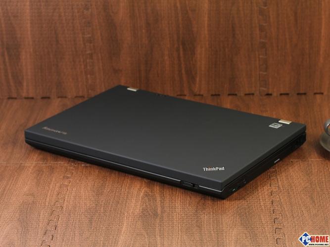 性能测试界面，显示内存读写速度和延迟数据