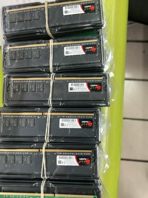 低功耗硬件展示，强调节能和散热设计