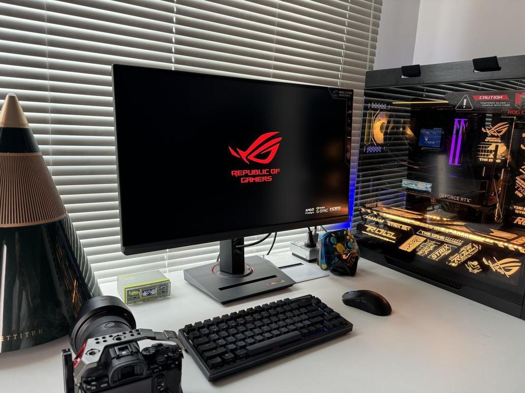 电竞显示器窄边框设计