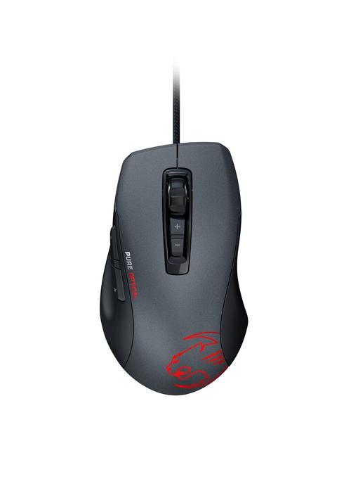 第一人称射击游戏画面，手部操作鼠标进行精准瞄准