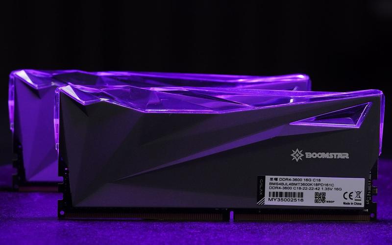 用户选择电脑硬件的场景，展示决策过程