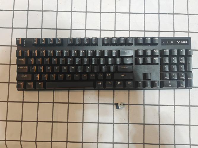 机械轴体特写，展示茶轴结构和按键