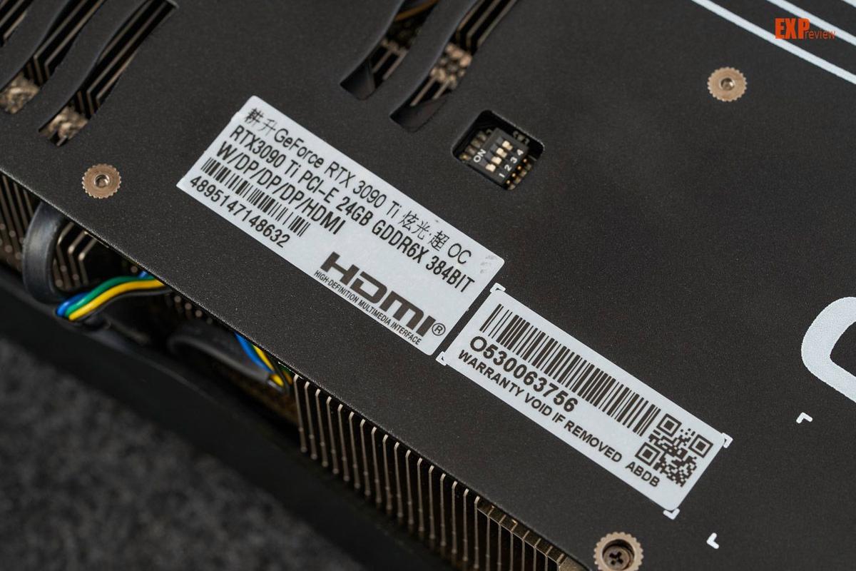 游戏画面与帧率监控同屏显示，体现性能测试