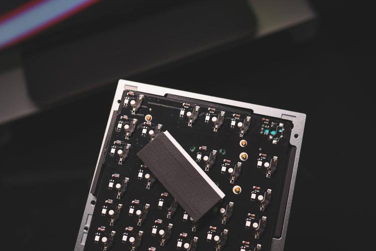 键盘连接接口和轴体细节