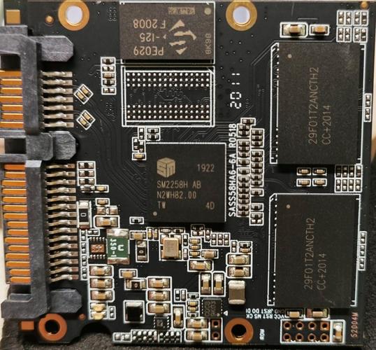 固态硬盘内部芯片结构
