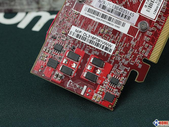 硬件组件细节，突出内存金手指和封装